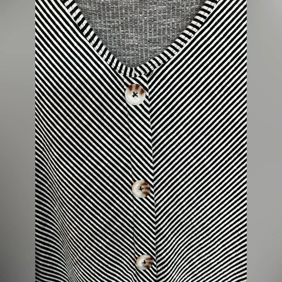 🖤 French Laundry Black & White Stretch Tank – Women’s 3X 🤍 - Picture 3 of 6